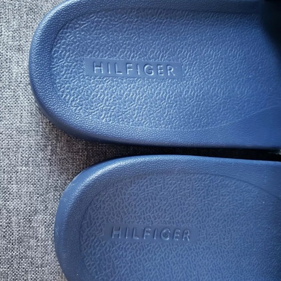 Tommy Hilfiger Flag Logo Slide Sandle - Picture 3 of 3